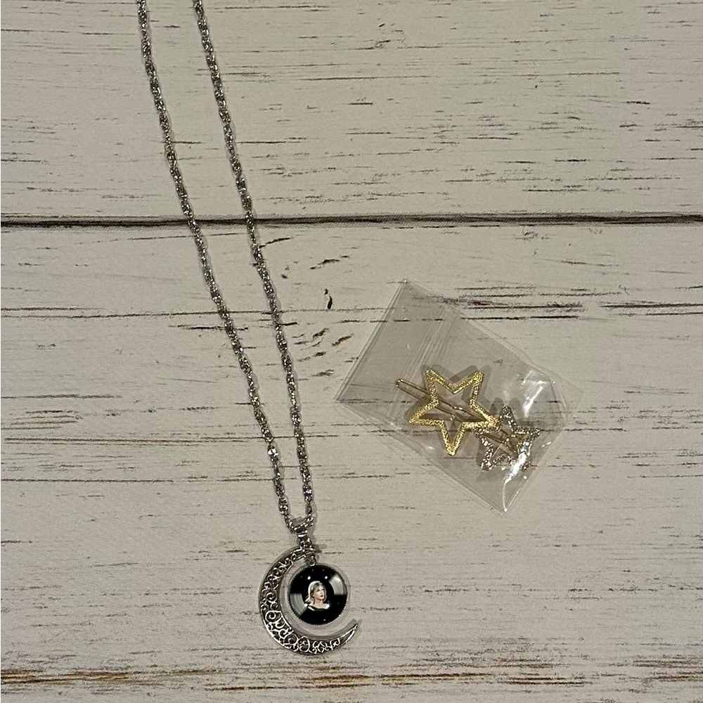 Taylor Swift Necklace & Hair Clip